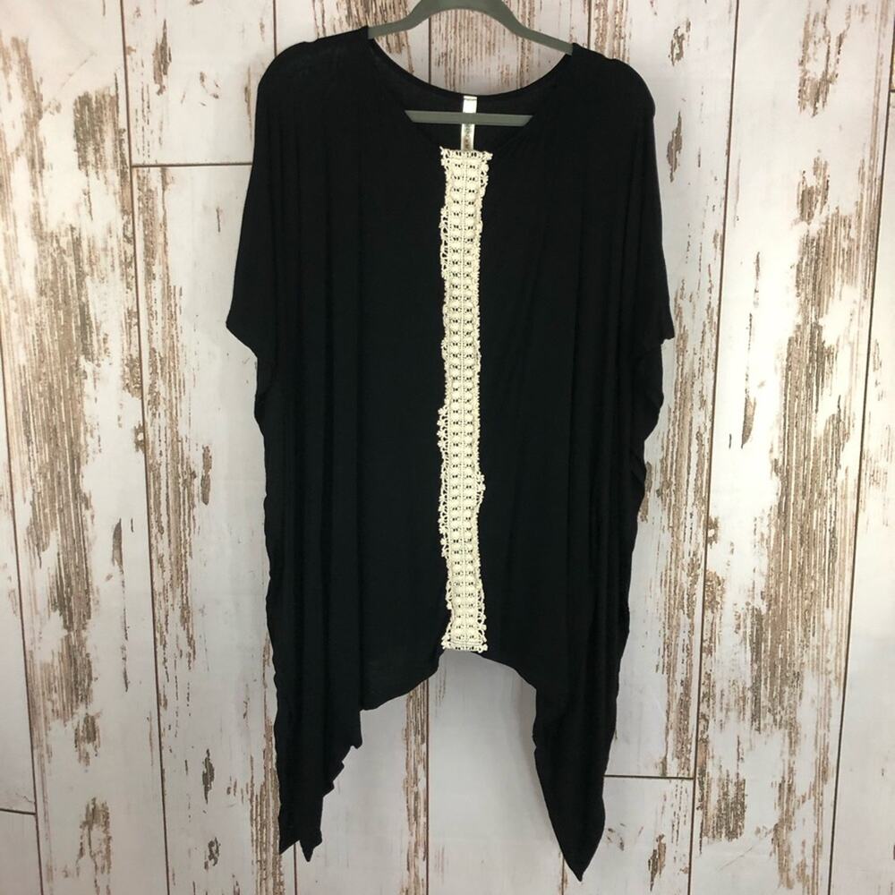 Museum, Oversized Shirt, Size Large. In excellent condition!